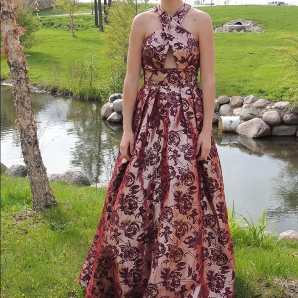 Prom dress - Picture 1 of 2